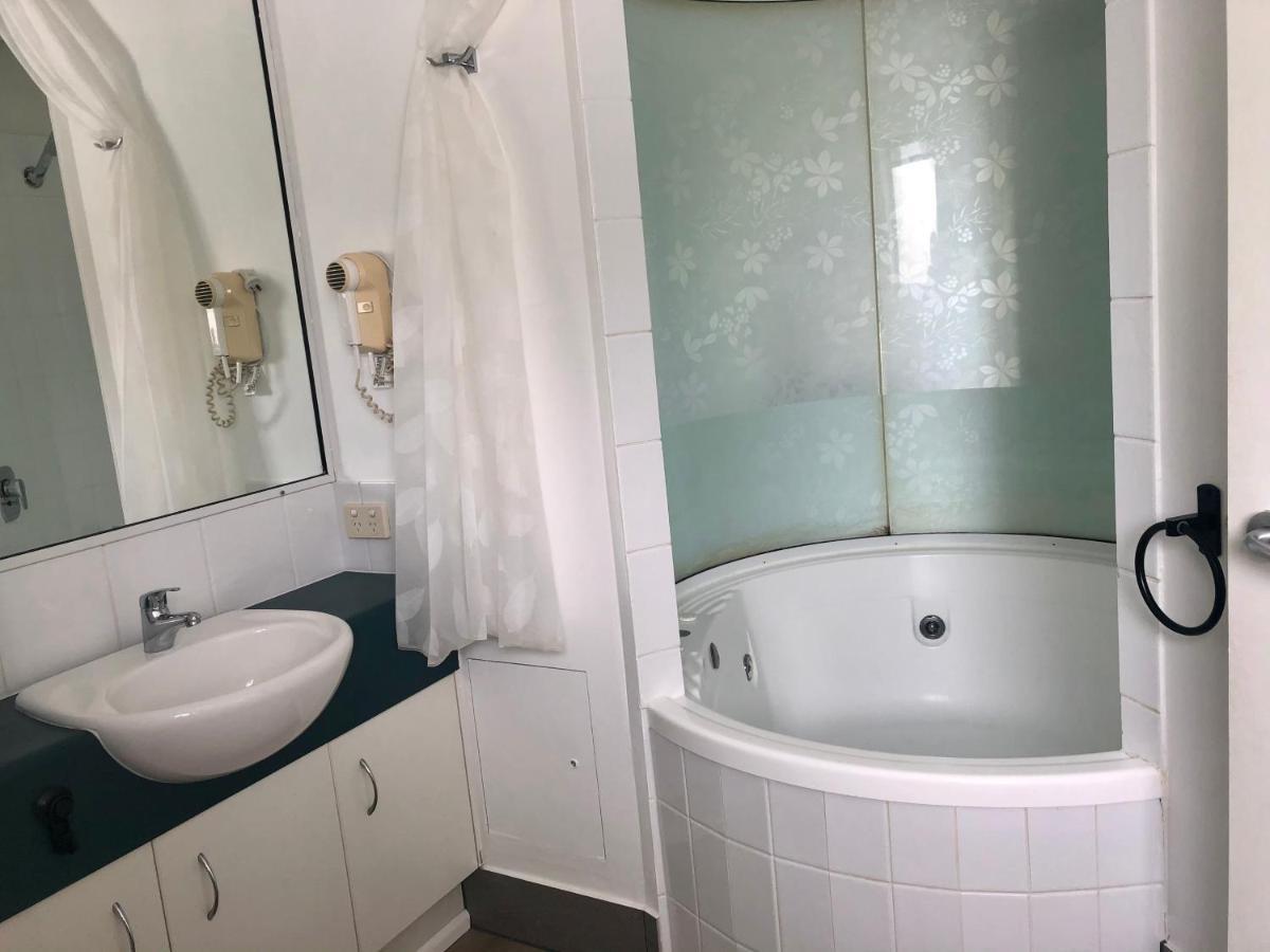Apartment In 4* Resort - Pool Views - Great Location Noosaville Exteriör bild